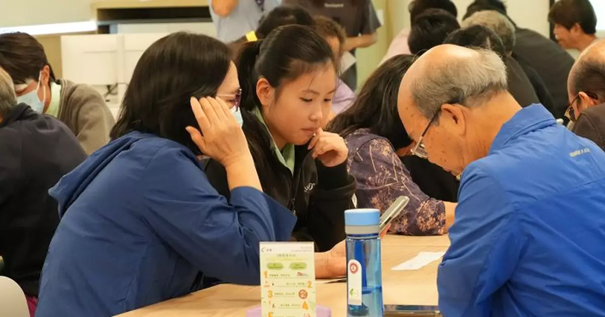 長者親述從怕手機到北上自如 年輕人陪伴助跨科技難關 嘆「原來我都可以做到」