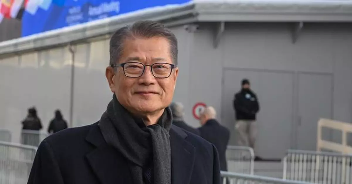 陳茂波抵瑞士達沃斯出席世界經濟論壇年 與阿曼官員會面