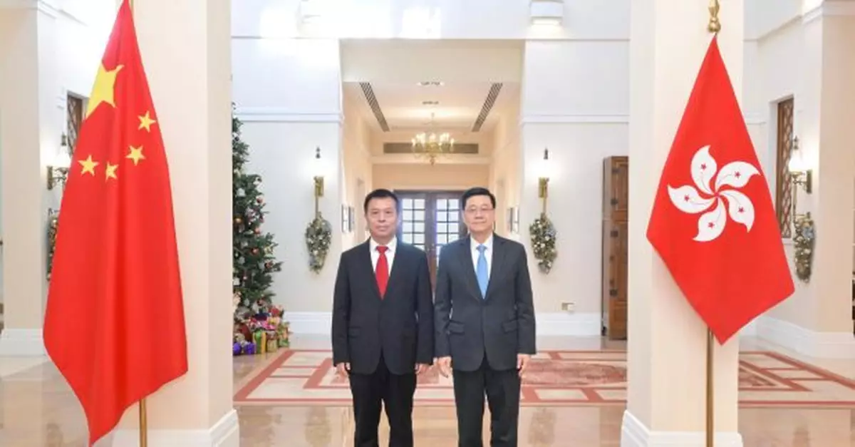 李家超和雷海潮禮賓府會面就深化醫療衞生合作交流意見