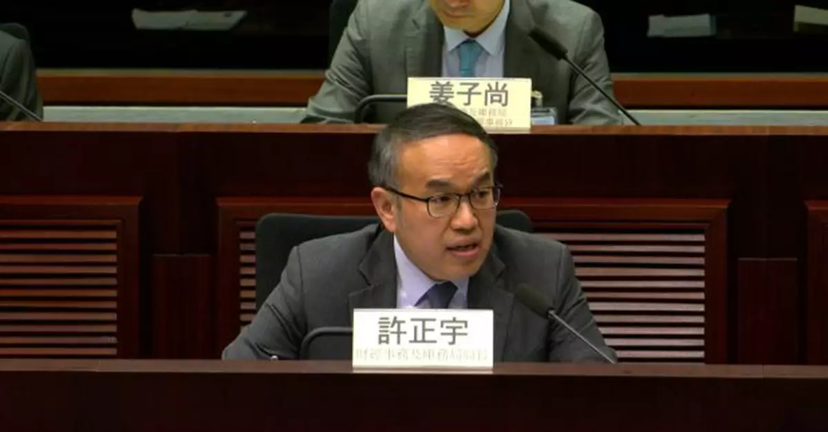 許正宇：現階段不會向離境私家車徵收邊境建設費