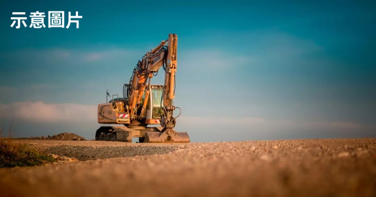 不滿女兒私奔結婚 印度父親深夜怒駕挖泥車夷平女婿家園