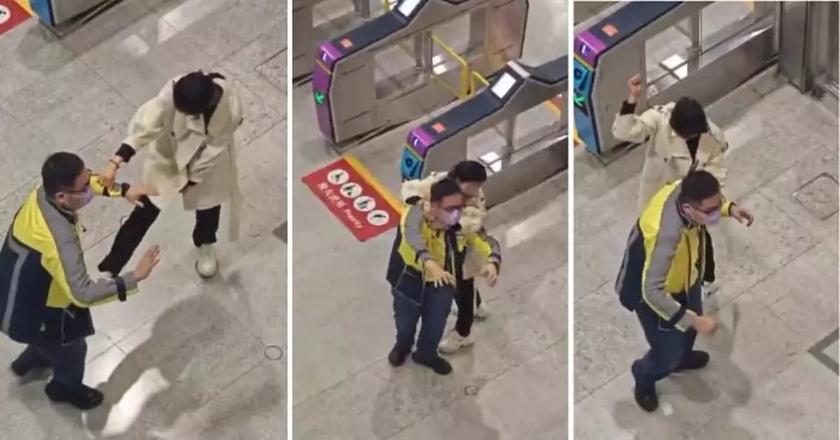 網上片段港鐵男職員疑被女子箍頸捶打 港鐵稱事涉醉酒乘客已報警求助