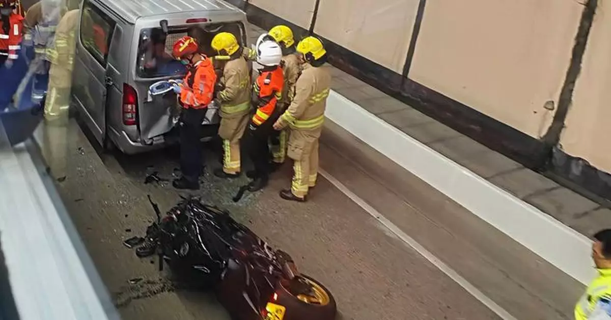 大老山隧道電單車疑收掣不及猛撼前車 鐵騎士飛插入車尾廂受傷