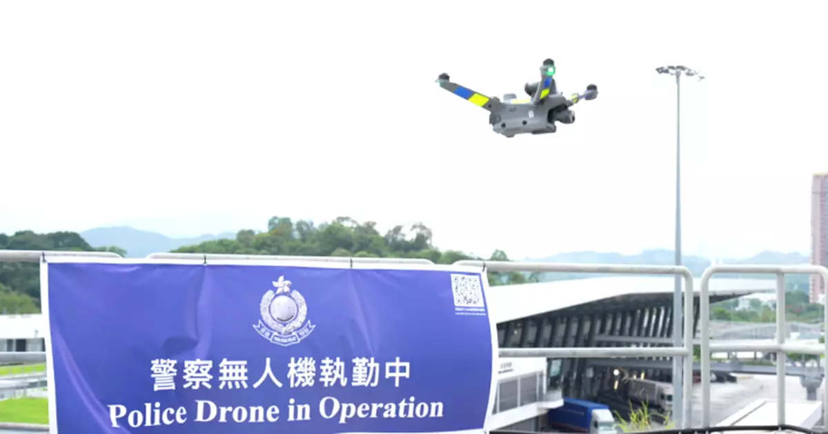 警方無人機巡邏期間發現疑與家人失散3歲男童 短時間內聯絡到其母親