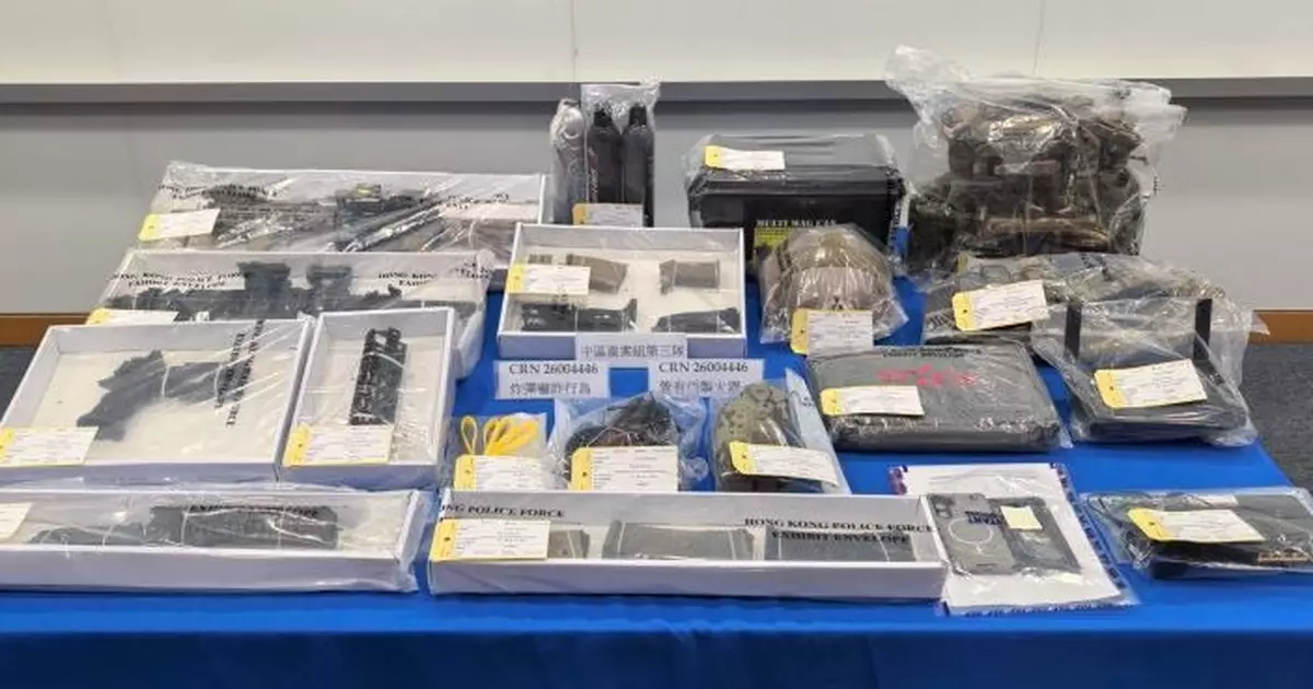 軍備發燒友網上揚言金鐘站放置「炸彈」 警拘31歲男檢走3支仿製槍械