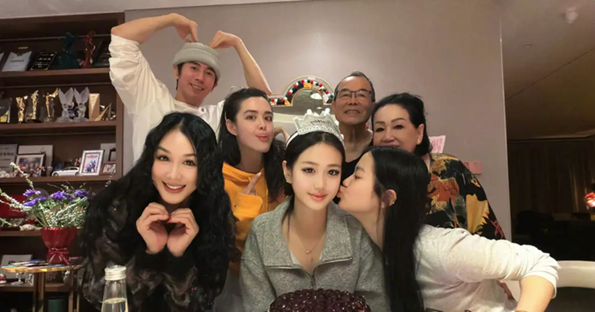 鍾麗緹幼女Cayla迎16歲 暴風成長盡得媽咪神級混血基因