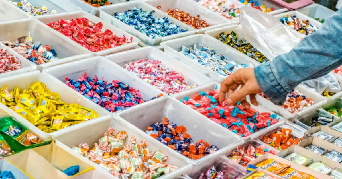 法國後生仔點使錢？ 調查揭：三分一零用錢攞嚟買零食