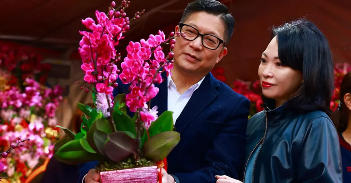 情人節維園行花市   鄧炳強靚花贈夫人