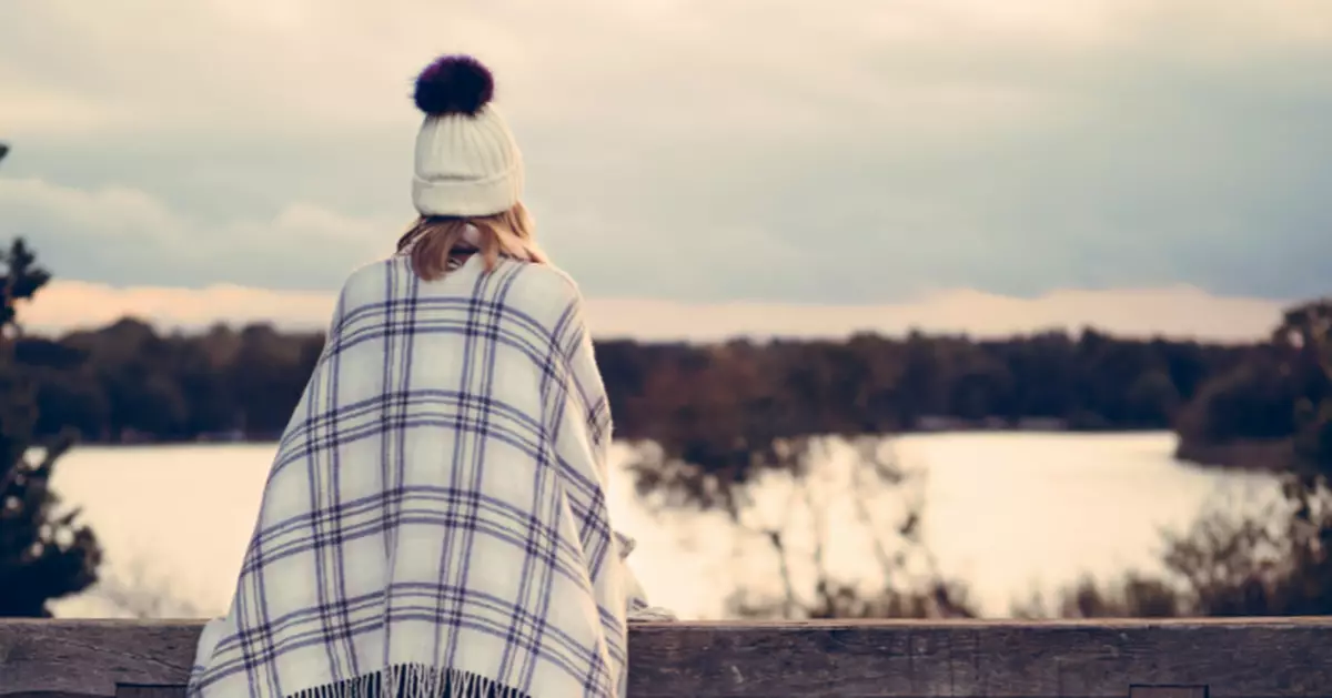 毛帽頂端「為何多一顆球」？外媒揭歷史演變：不只是裝飾