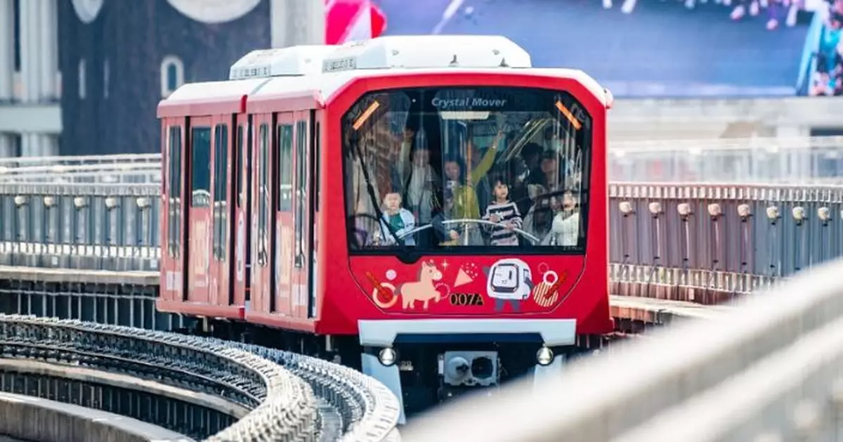 澳門輕軌馬年新歲主題列車登場 行駛氹仔線添節日氛圍