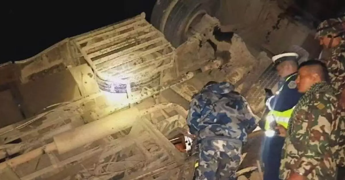 尼泊爾巴士墮河釀18死　中國公民一死一傷