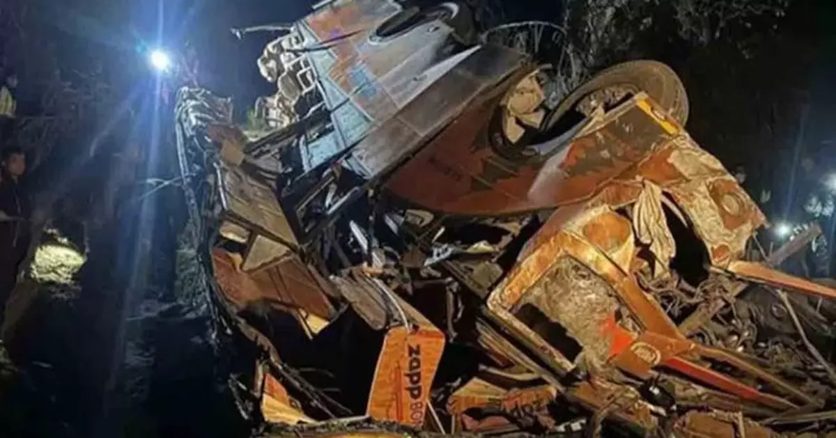 尼泊爾有巴士墮河釀18死　一名中國公民失聯