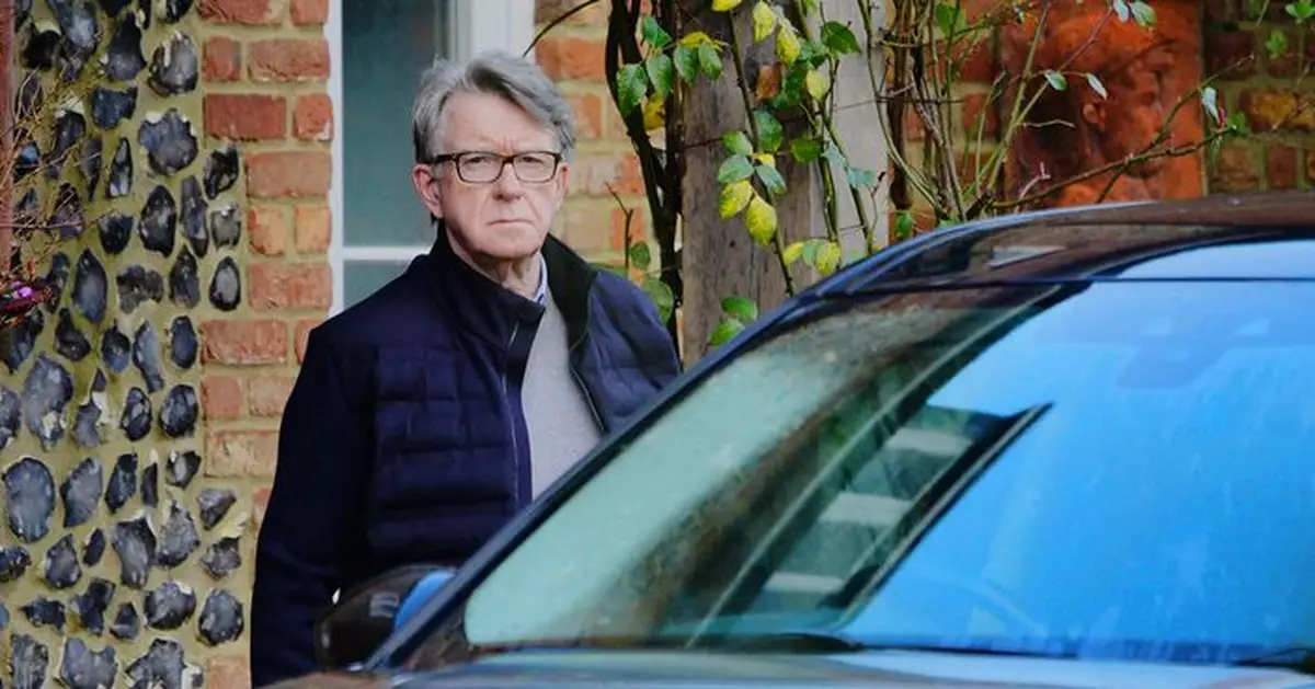 英國前駐美大使文德森涉嫌公職人員行為失當被捕