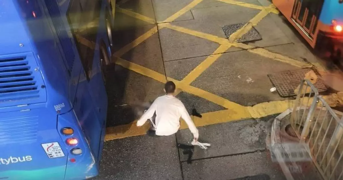北角城巴男乘客扑爛車窗圖搶巴士 拉動手掣致溜後撞九巴涉刑毀被捕