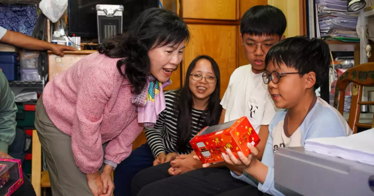 多名局長及官員繼續18區歲晚家訪活動