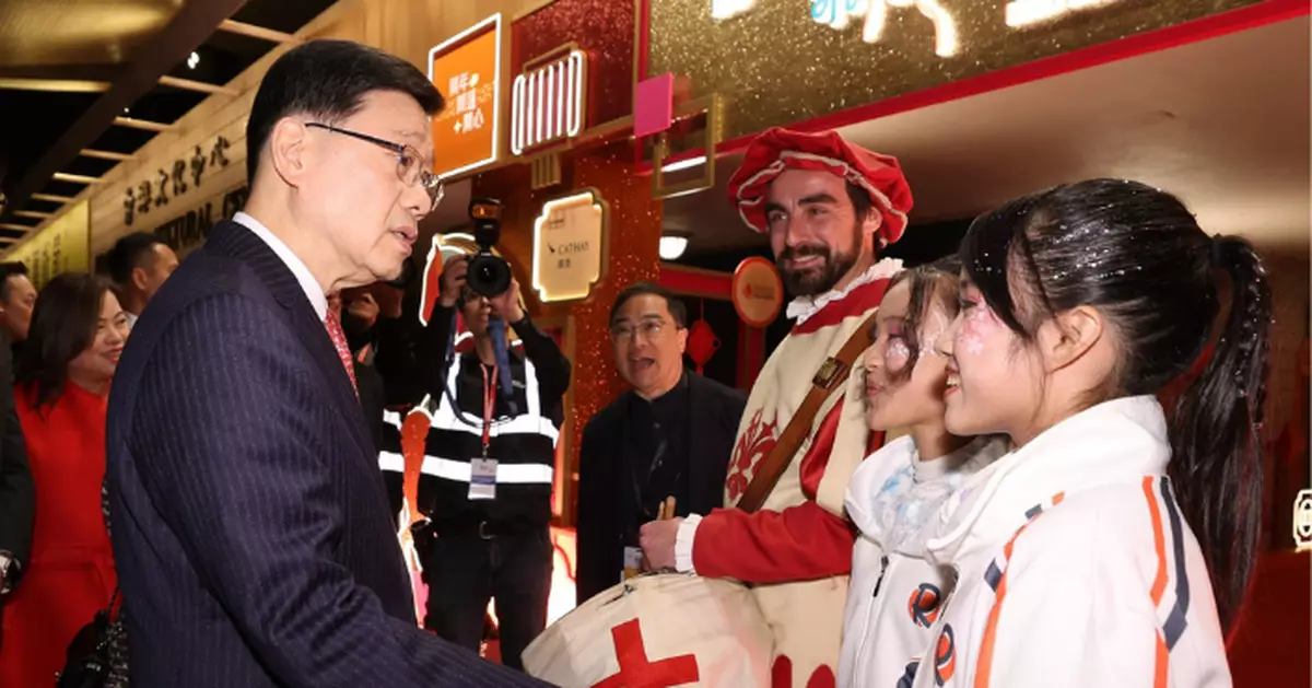 李家超晤花車巡遊表演團隊 感謝為香港帶來視聽盛宴