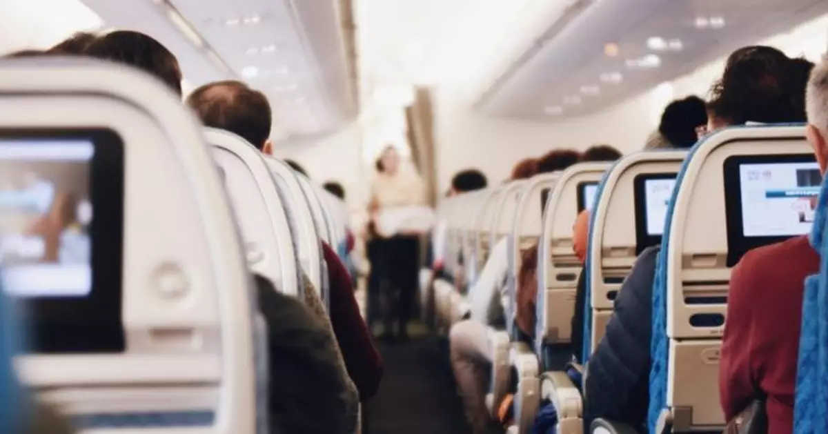 阿布扎比飛港航班男乘客30萬元手錶疑被偷 警拘一對雌雄大盜