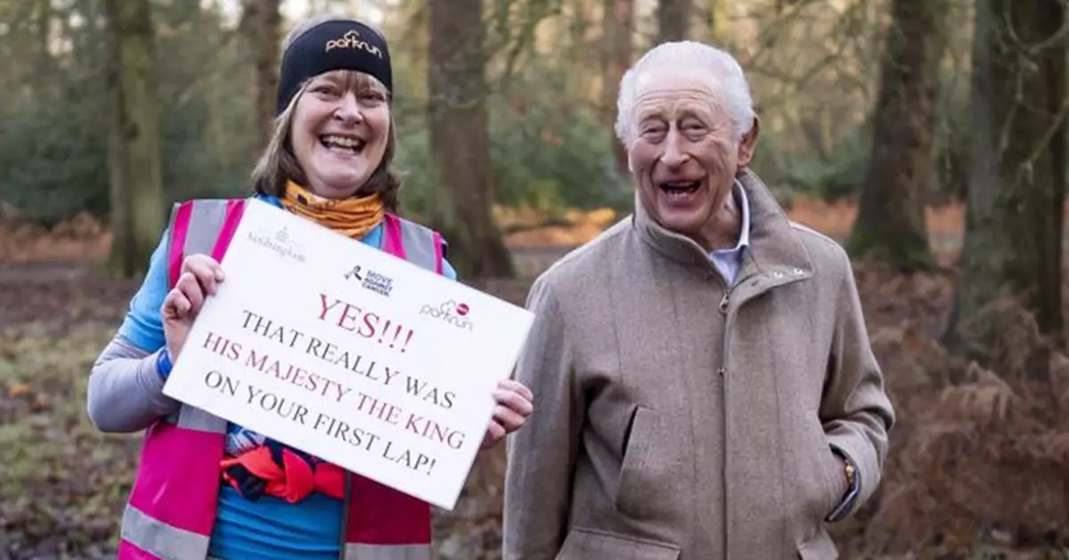 與癌友同行！英王查理斯三世現身抗癌路跑  與病友擊掌 給予跑者鼓勵