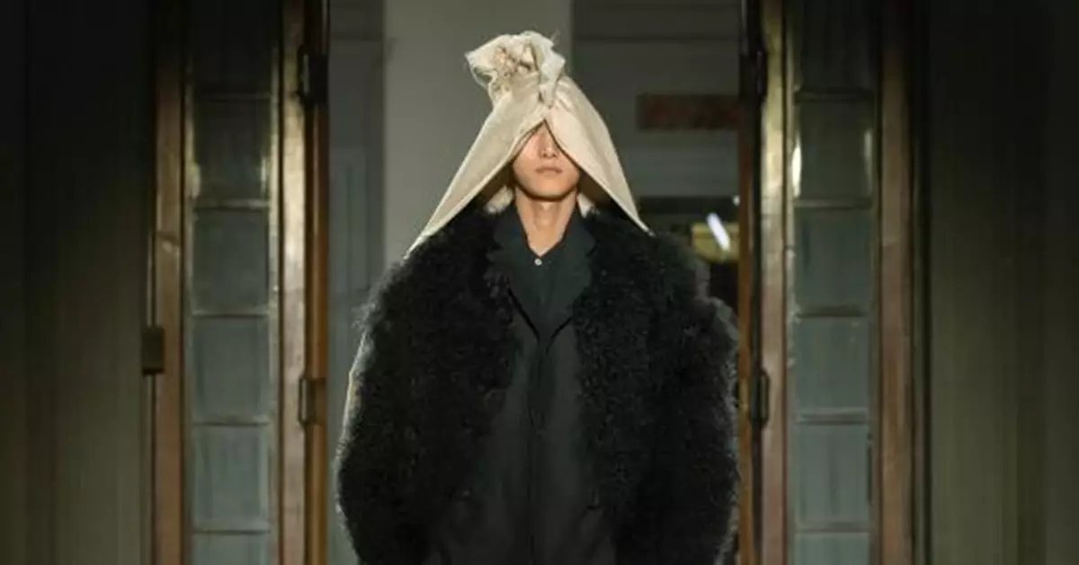 披麻戴孝風？日本設計師賣逾3萬「白帽子」稱靈感源自傳統祭祀