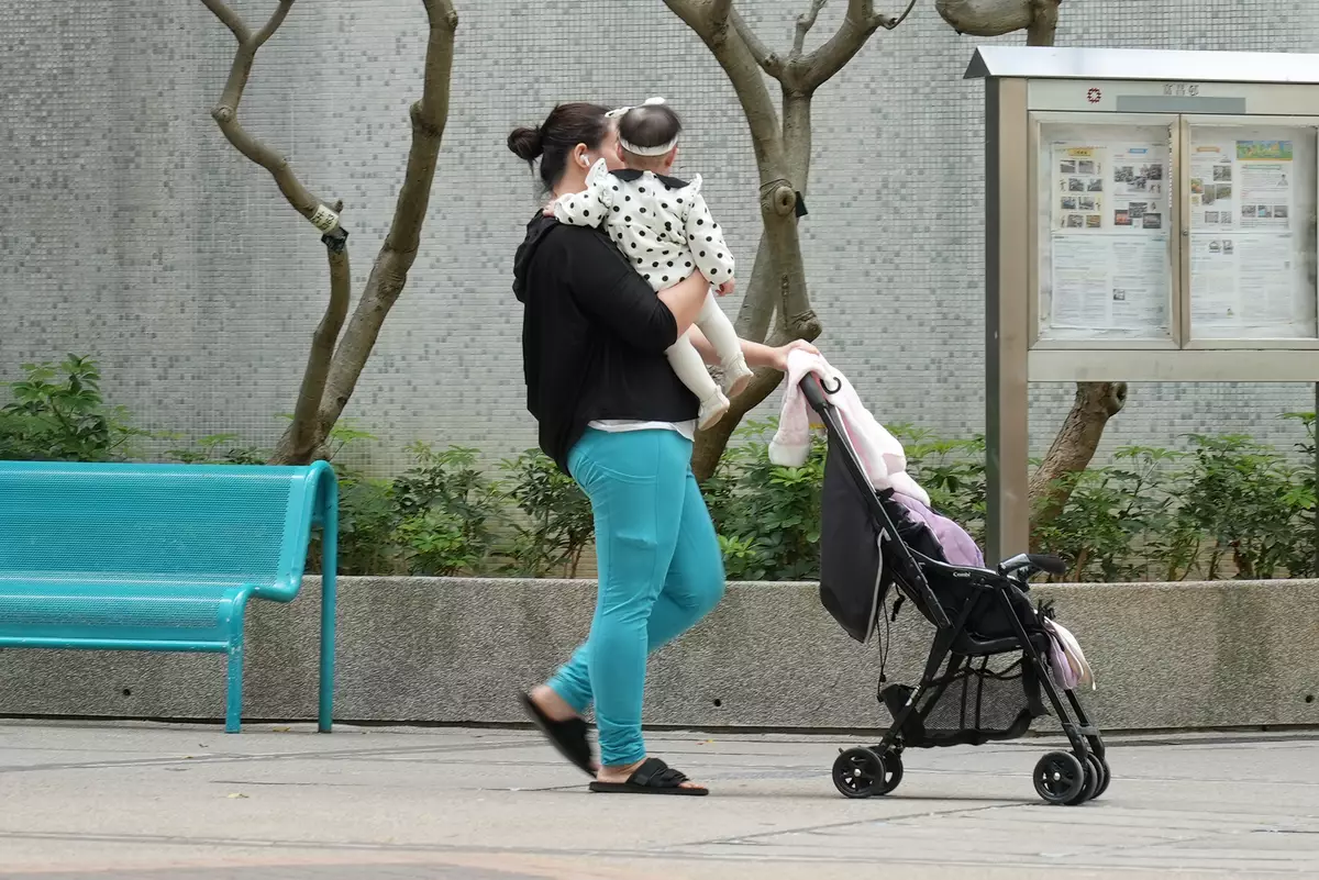 香港女性對私人生活領域最為滿意，其中「與子女或晚輩關係」「感情或婚姻生活」及「社交與人際關係」位居前三。資料圖片