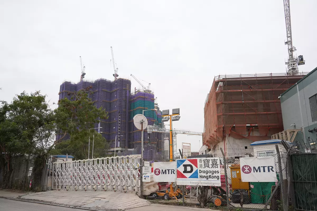 古洞站地盤。巴士的報記者攝