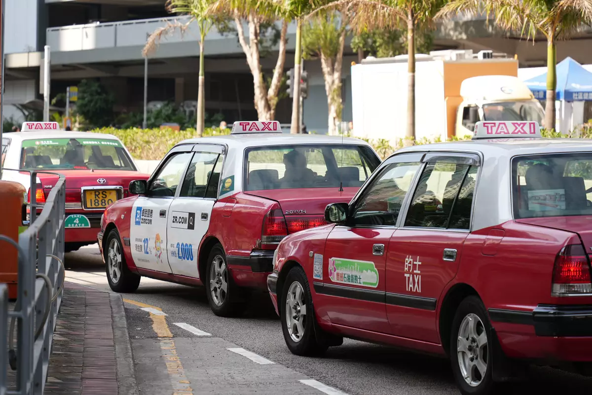 的士星期三(4月1 日)起必須提供至少兩種電子支付。資料圖片