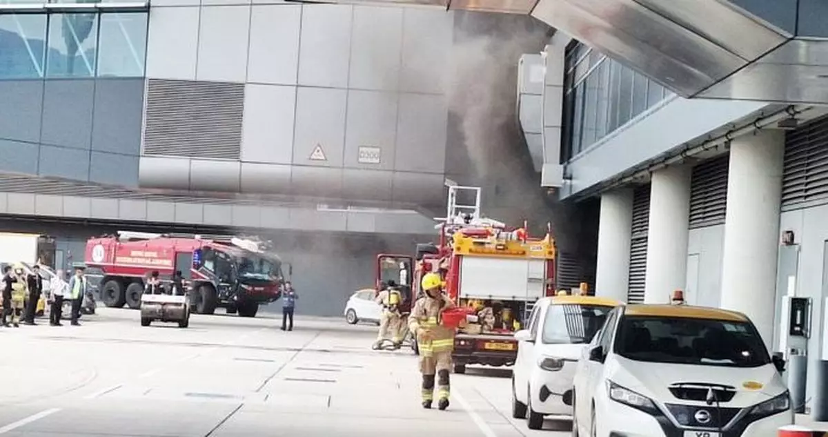 機場中場客運廊抵港層二級火 消防到場救熄一度疏散約30人