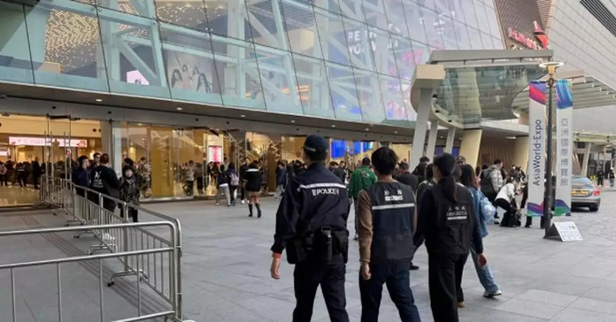 跨部門聯合執法　亞博館附近拘5名流動小販懷疑非法勞工　