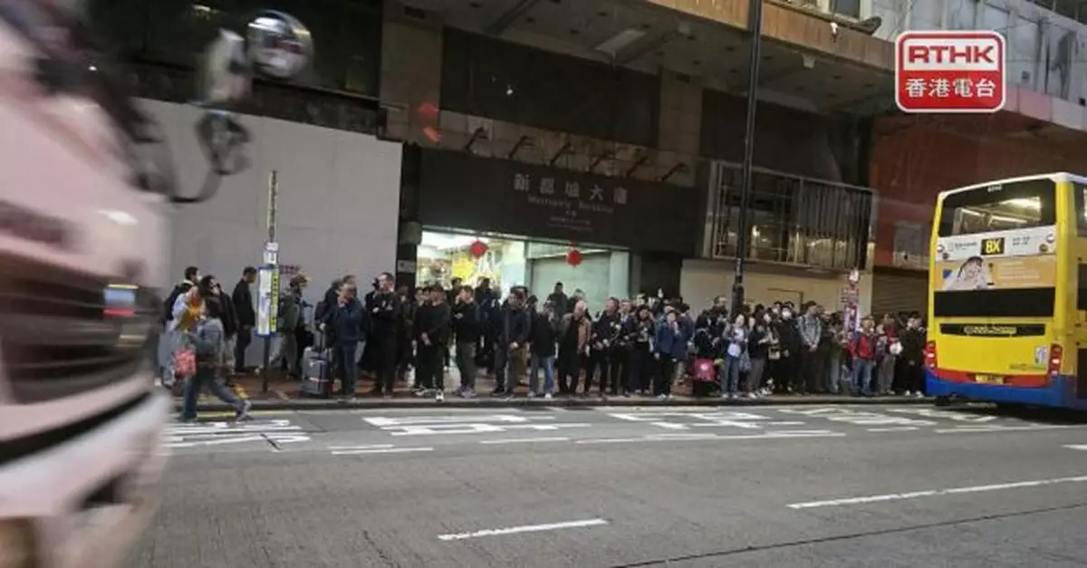 港島綫列車服務逐步回復正常