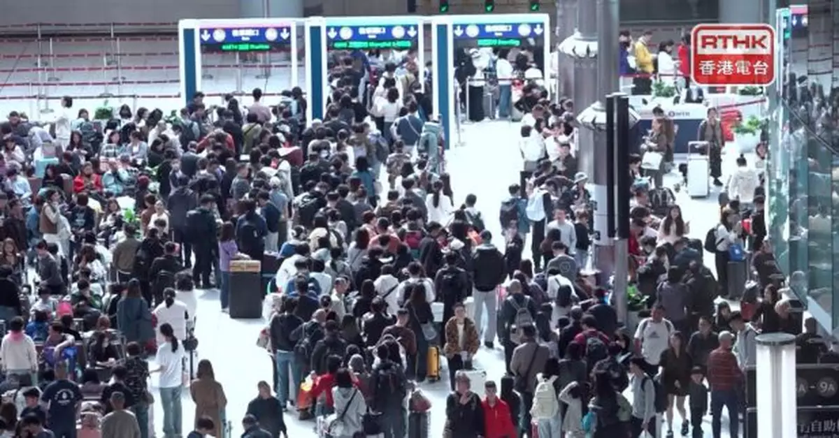 截至上午10時本港逾19萬人次出入境　入境內地旅客佔逾4萬