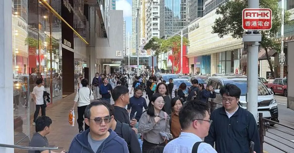 內地新春長假期展開　有即日來回旅客稱旅程購物為主