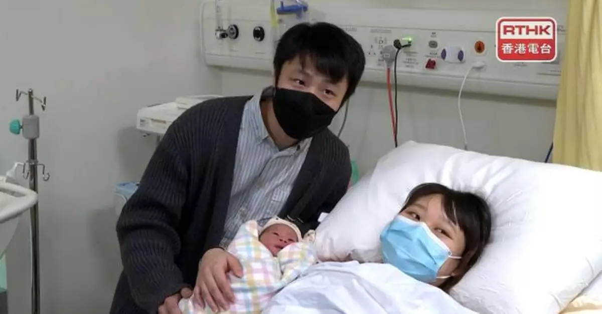 廣華醫院踏入馬年一男嬰零時零分出生　父親冀兒子健康成長