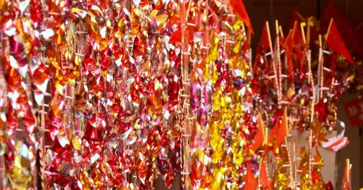 沙田車公廟今日共31563人次進廟　不少市民攜線香及風車入內