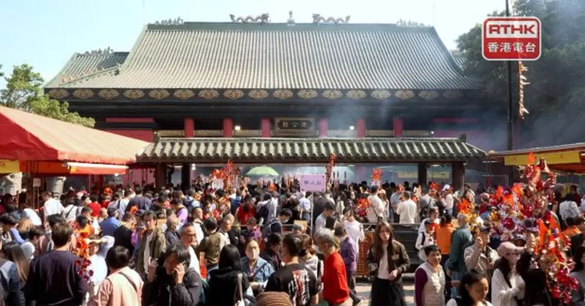 赤口不少人到沙田車公廟祈福　陳俊燊稱警方人流管理行之有效