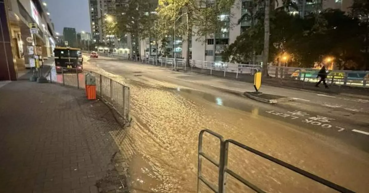何文田忠孝街與孝民街交界有鹹水管滲漏報告　水務署派員跟進