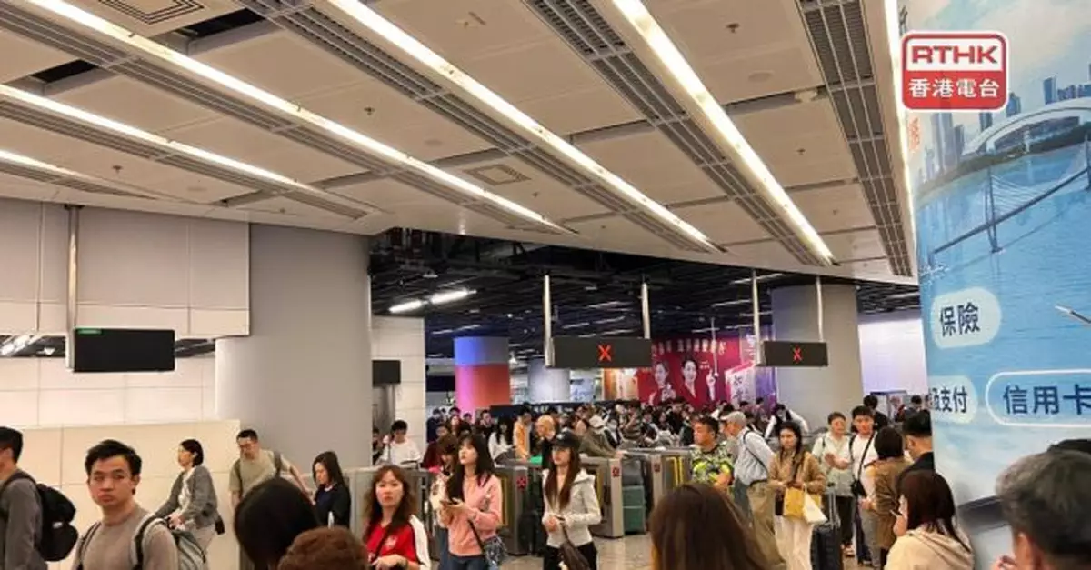 截至晚上9時　本港逾102萬人次出入境