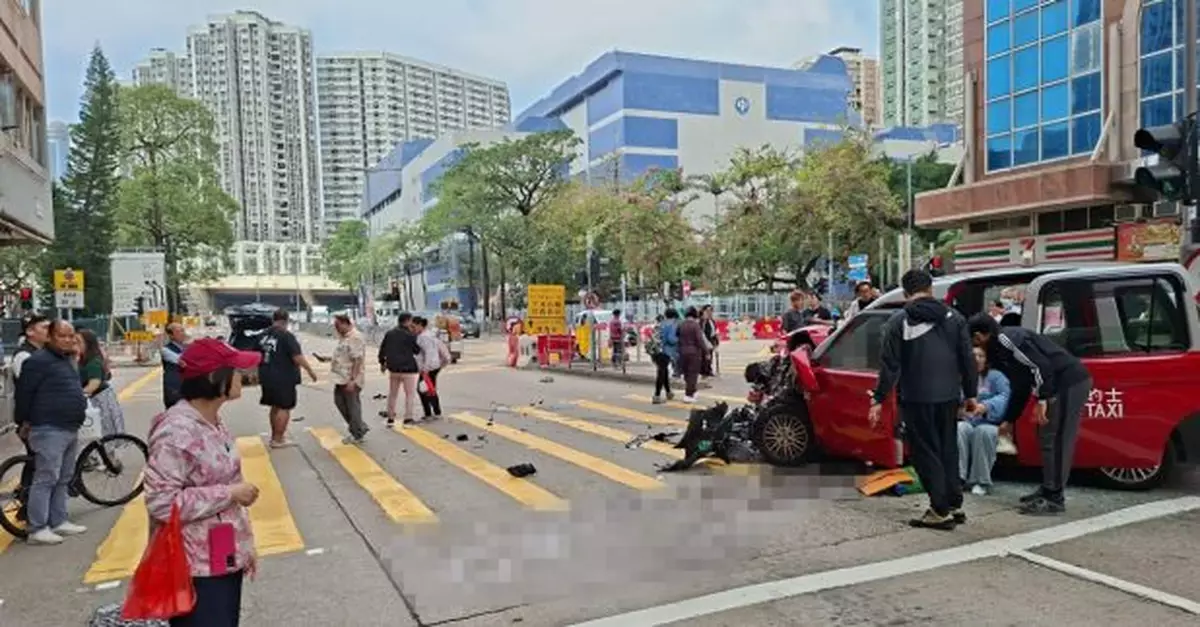 私家車與的士渡船街相撞　6人受傷送院