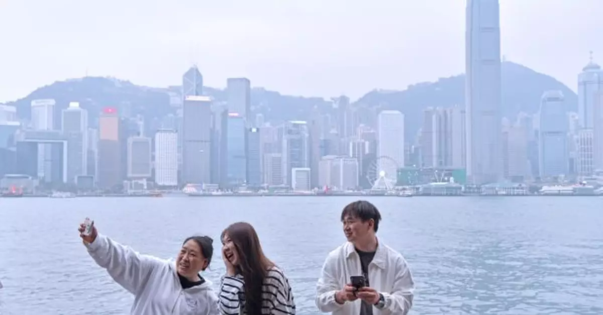 黃金周期間訪港旅客約177萬人次　陳國基稱為不同行業帶來機遇