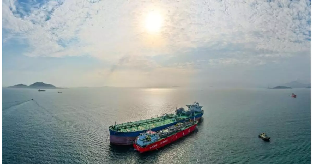 中電源動聯手中國海油創先河 香港水域首為超大型運油輪加注液化天然氣