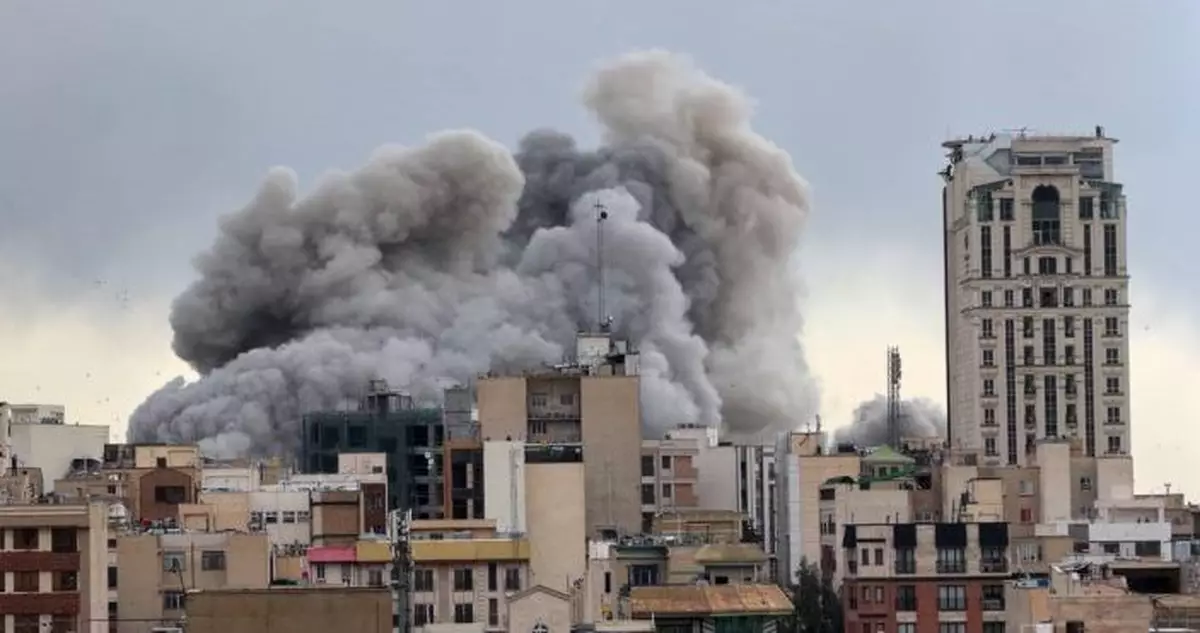 全國兩會｜王毅回應伊朗局勢促停火止戰 形容「拳頭硬不等於道理硬」