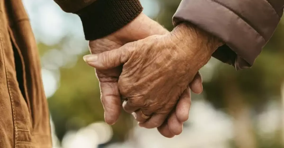 日翁攜妻遊法回程遇機場大亂 見她突以流利法語救場始揭20年苦學秘密