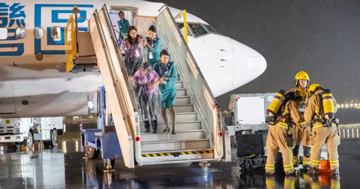 模擬機艙內電池冒煙客機急停引發火警 機場舉行年度飛機事故演練