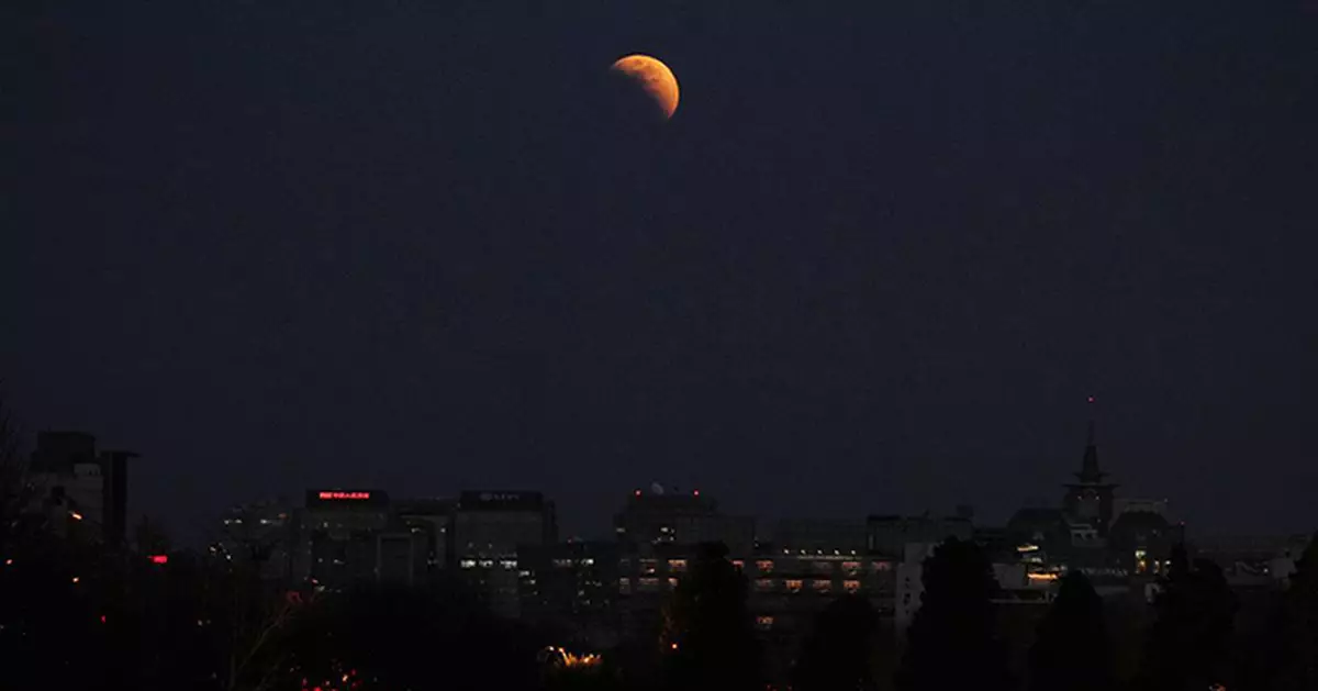 三月圓月現血紅奇觀 全球多地同賞月全食