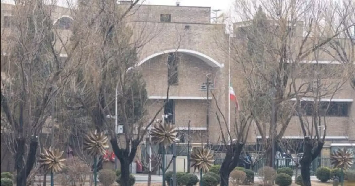 伊朗局勢｜外交部副部長苗得雨前往伊朗駐華使館弔唁