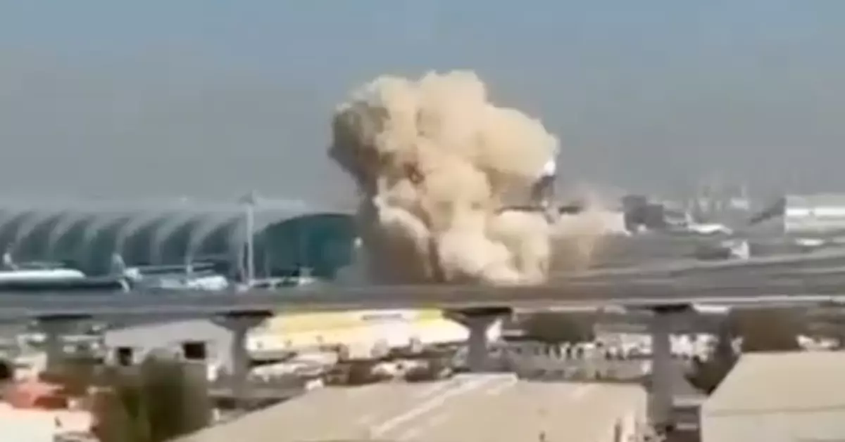 中東局勢｜迪拜國際機場疑遭無人機擊中 阿聯酋航空暫停當地航班