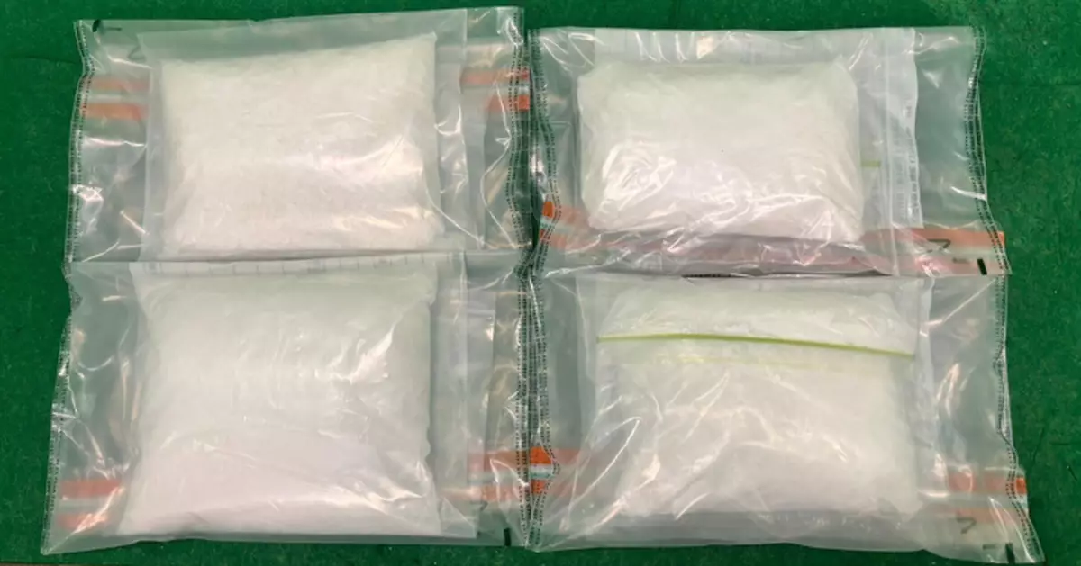 67歲馬來西亞來旅客機場抵港 行李藏約值340萬元懷疑可卡因遭海關拘捕