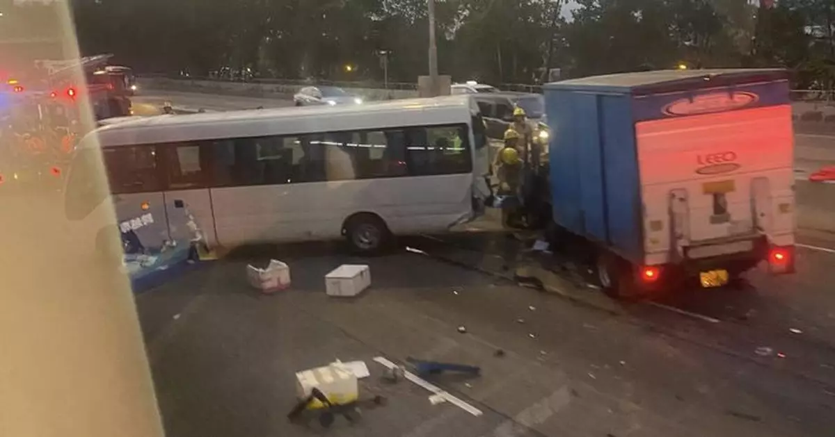 元朗公路發生3車相撞意外 貨車司機受輕傷