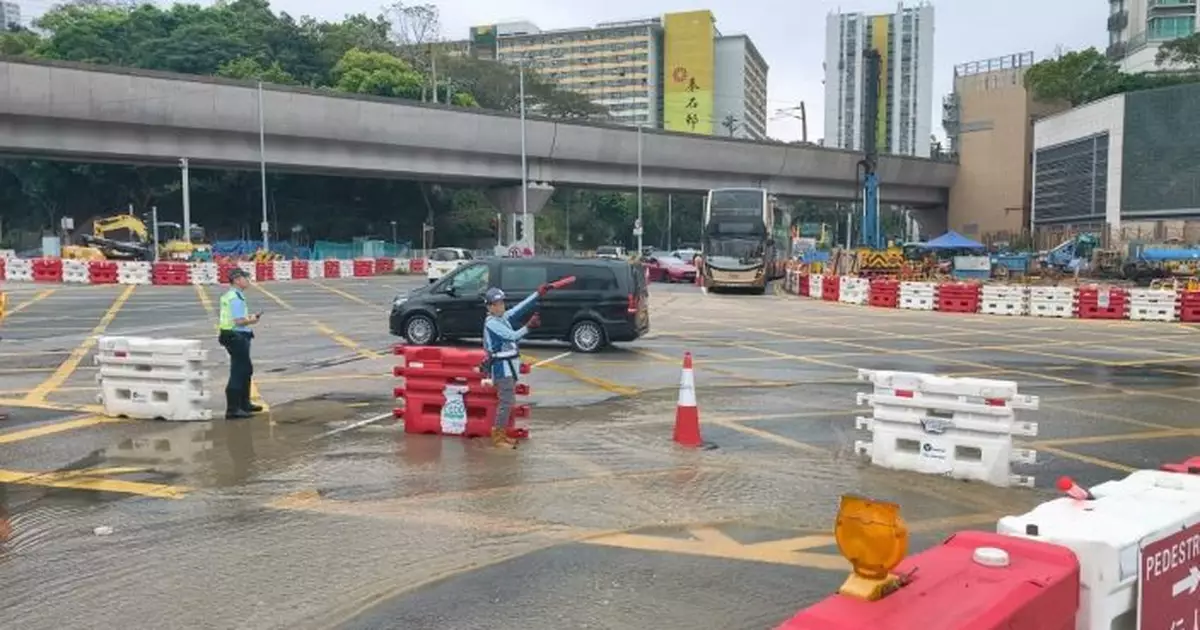 沙田大湧橋路爆水管 路面大量積水往馬鞍山方向全封