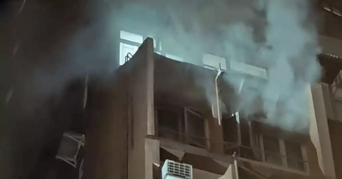 西營盤達興樓單位起火冒煙 消防15分鐘救熄十多人疏散