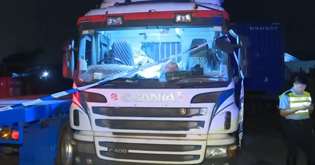 天水圍停車場7旬男司機疑未拉手掣 貨櫃車溜前慘被夾兩車間送院亡